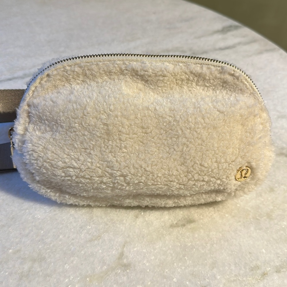 Lululemon Sherpa Belt Bag